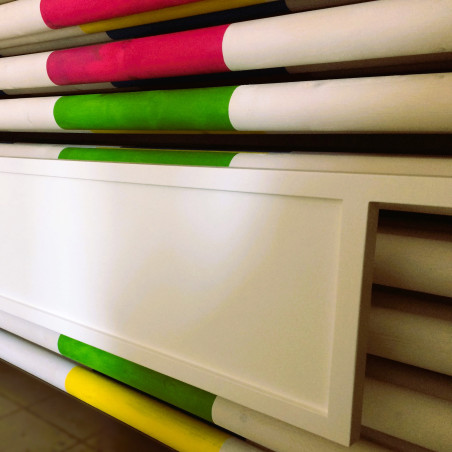 Holzplanke. Hindernisse und Zubehör für das Spring- und Dressurreiten