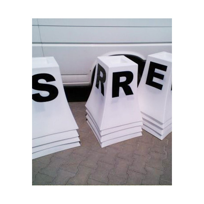 Dressurkegel  (25% Rabatt auf Dressurbuchstaben Paket)