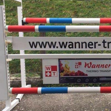 Holzplanke. Hindernisse und Zubehör für das Spring- und Dressurreiten