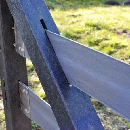 Eckpfosten des Schlitzzaunsystems EKOFORME