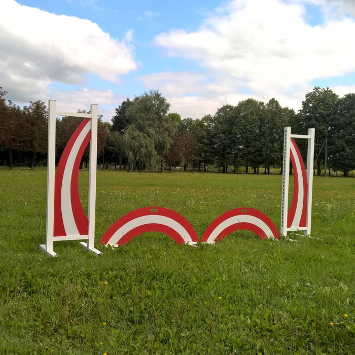 Turnierhindernis. Set inkl. Kreuzholzstangen und Sicherheitsauflagen