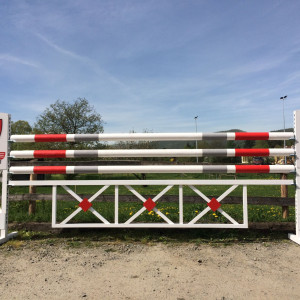 Hindernis Planke, hergestellt aus Aluminium. Hohe Qualität