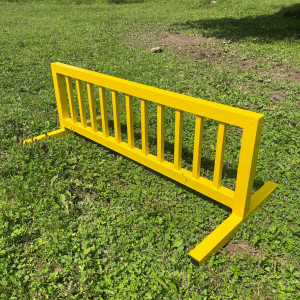 Untersteller (Gatter), hergestellt aus Aluminium. Hohe Qualität