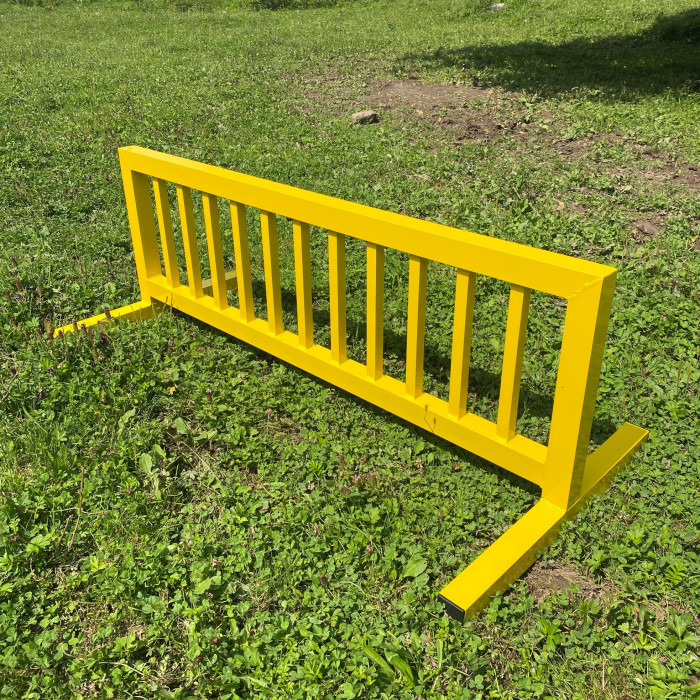 Untersteller (Gatter), hergestellt aus Aluminium. Hohe Qualität