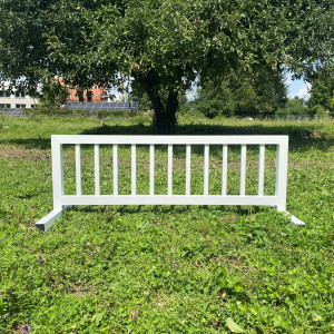 Untersteller (Gatter), hergestellt aus Aluminium. Hohe Qualität