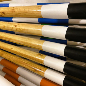 Dřevěná bariéra pro koňské skoky, dvoubarevná, bez jádra (3,0 m)